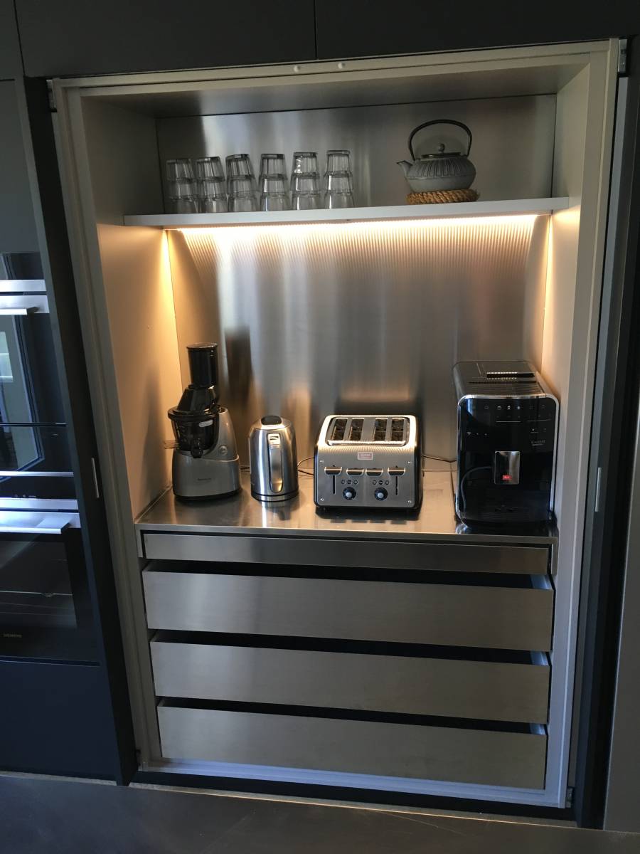 armoire portes rentrantes et plateau inox coulissant