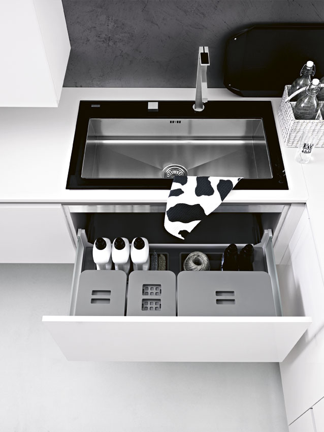 cuisine équipée avec évier en verre à fleur de plan de travail Bordeaux