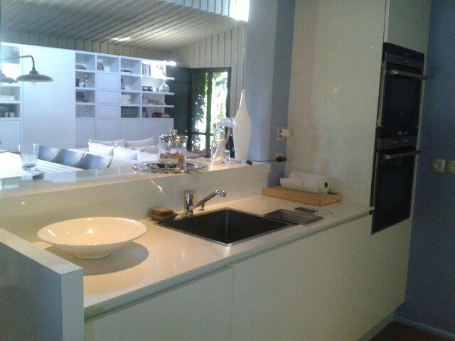 cuisine laquée blanc évier à fleur Cap Ferret