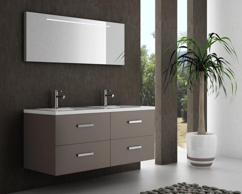 salle de bains coloris argile brillant Bordeaux